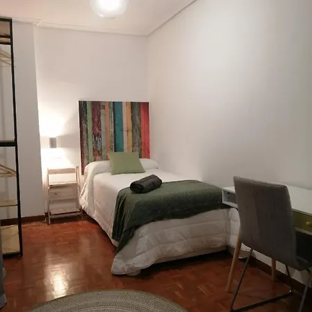 Piso Luminoso, Amplio Y Tranquilo En Casco Viejo Apartamento