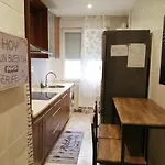 Piso Luminoso, Amplio Y Tranquilo En Casco Viejo *