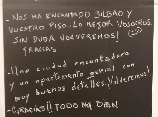 Piso Luminoso, Amplio Y Tranquilo En Casco Viejo *