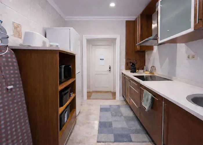 Piso Luminoso, Amplio Y Tranquilo En Casco Viejo Bilbau