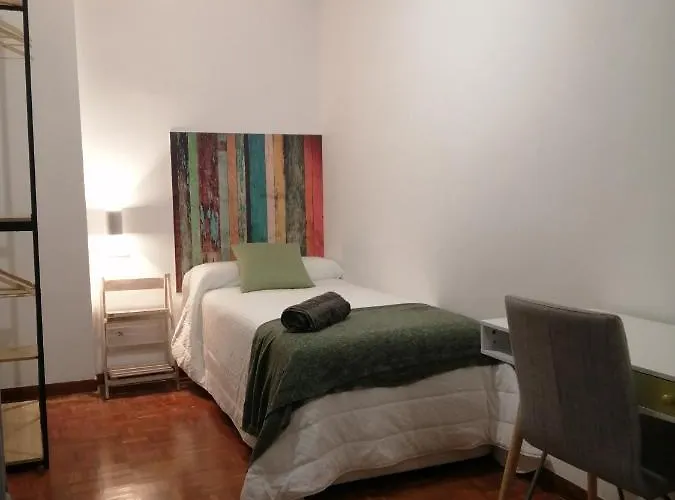 Piso Luminoso, Amplio Y Tranquilo En Casco Viejo Appartamento